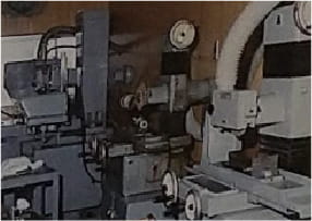 『1975年、森川社長が30歳の時に設備した平面研削盤』の画像